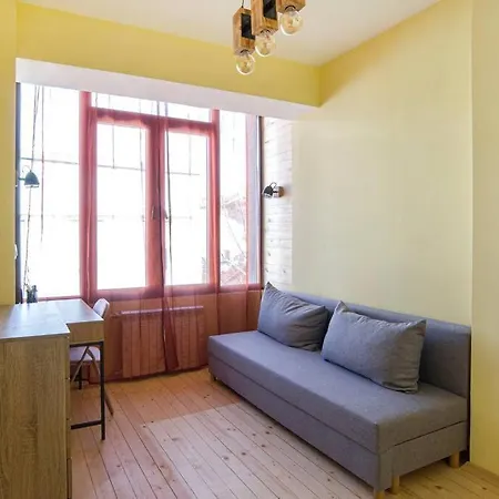 Top Central 2 Bedroom Next To Ndk Apartment