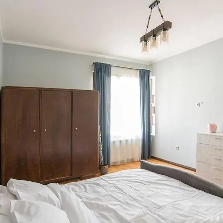 Top Central 2 Bedroom Next To Ndk Apartment