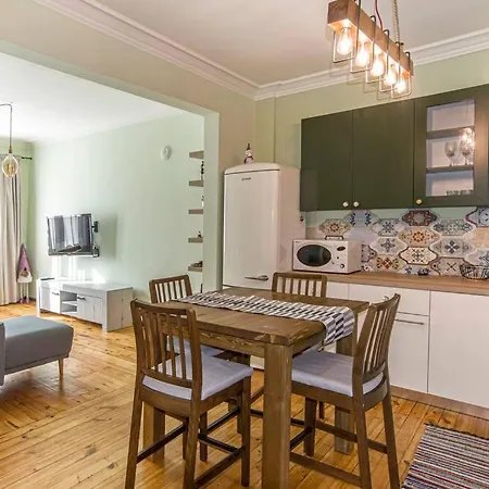 Apartment Top Central 2 Bedroom Next To Ndk *