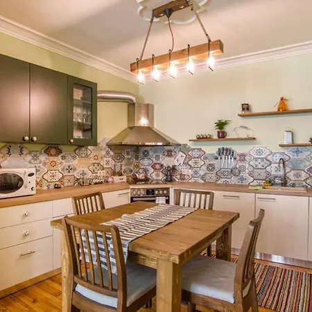 Top Central 2 Bedroom Next To Ndk Apartment Sofia